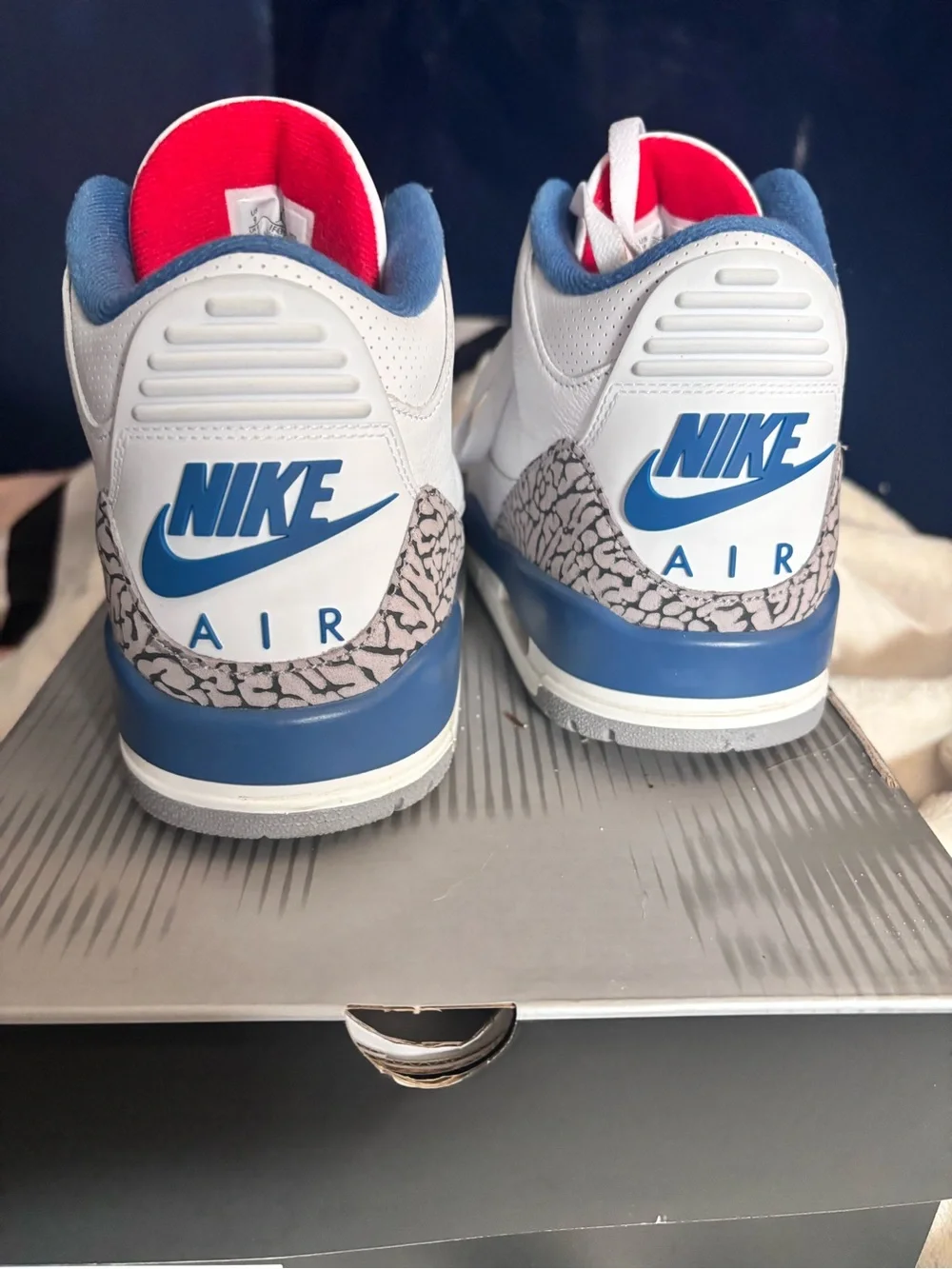 Jordan Men’s White/Blue Retro Athletic Sneakers